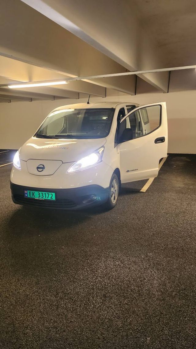 Nissan E-NV200 2015